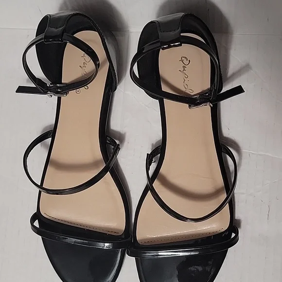 Qupid Black Strappy Sandals Size 7 Like New - Picture 5 of 9